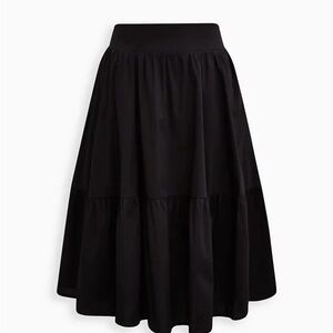 NWT TORRID Midi Poplin Tiered Skirt - Black